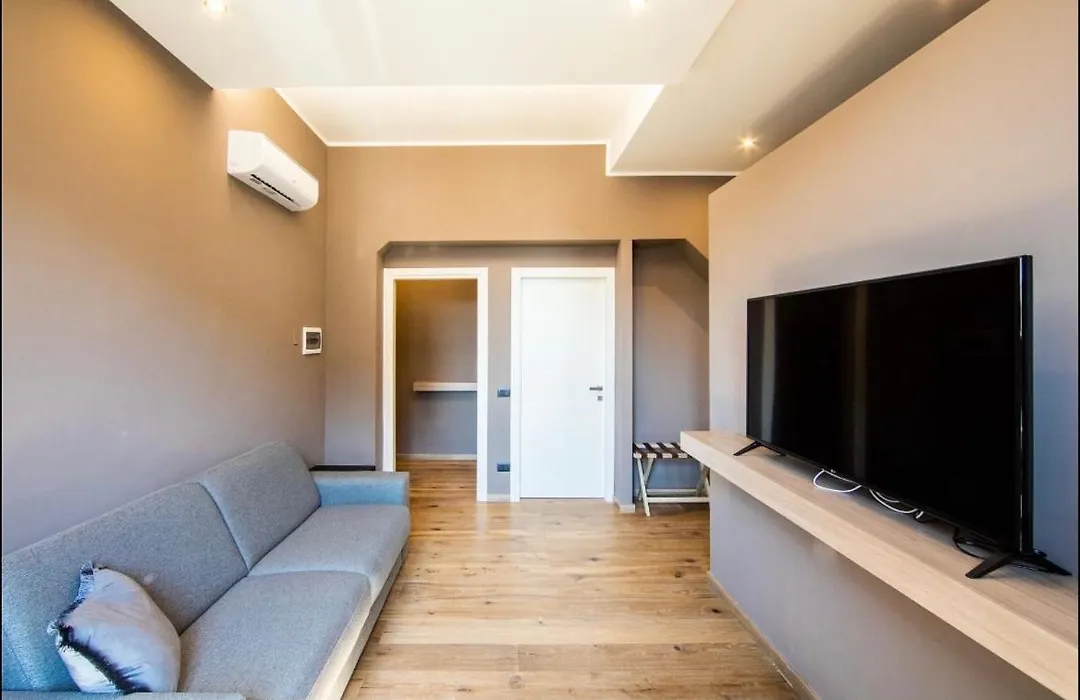 New Wonderful Bilo With Walk-In Closet From Moscova Suites Apartments-1